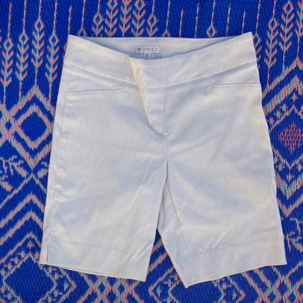 Stretch tiny pinstripe shorts sz 8, Elaine Rose